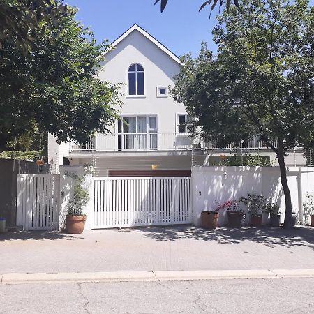 3 On Tessa Guesthouse Johannesburg Exterior foto
